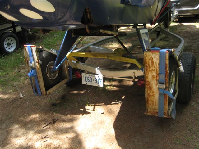 Strapping the wheel ramps shut   Kitfox Trailer